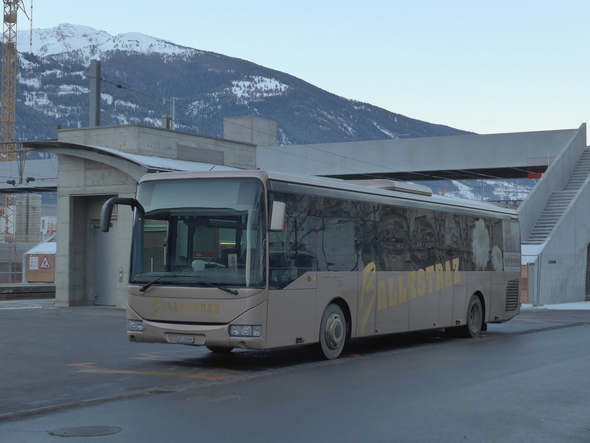 (178'068) - Ballestraz, Gr�ne - VS 22'948 - Irisbus am 21. Januar 2017 beim Bahnhof Sierre