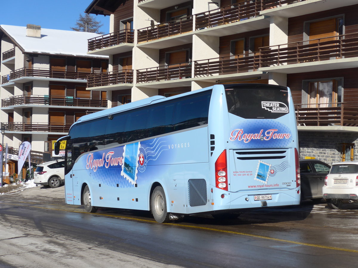 (178'118) - Royal-Tours, Gen�ve - GE 96'714 - Volvo am 21. Januar 2017 in St-Luc, Post