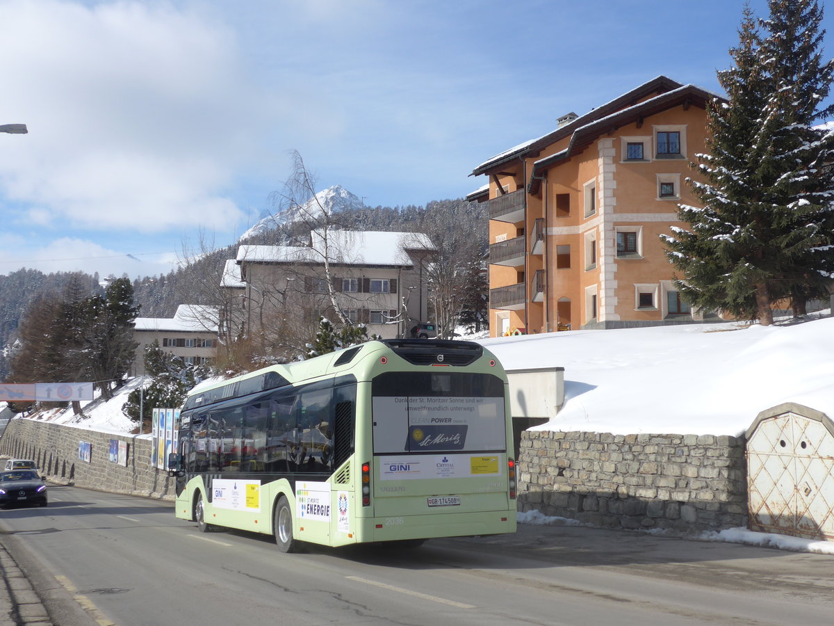 (178'387) - Aus Schweden: Keolis, G�teborg - Nr. 2036/GR 174'508 - Volvo am 9. Februar 2017 beim Bahnhof St. Moritz (Einsatz Chrisma)