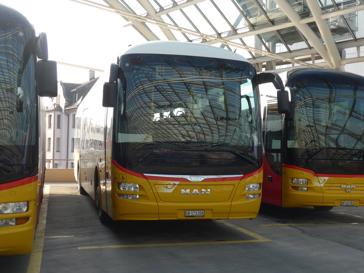 (178'426) - PostAuto Graub�nden - GR 173'208 - MAN am 9. Februar 2017 in Chur, Postautostation