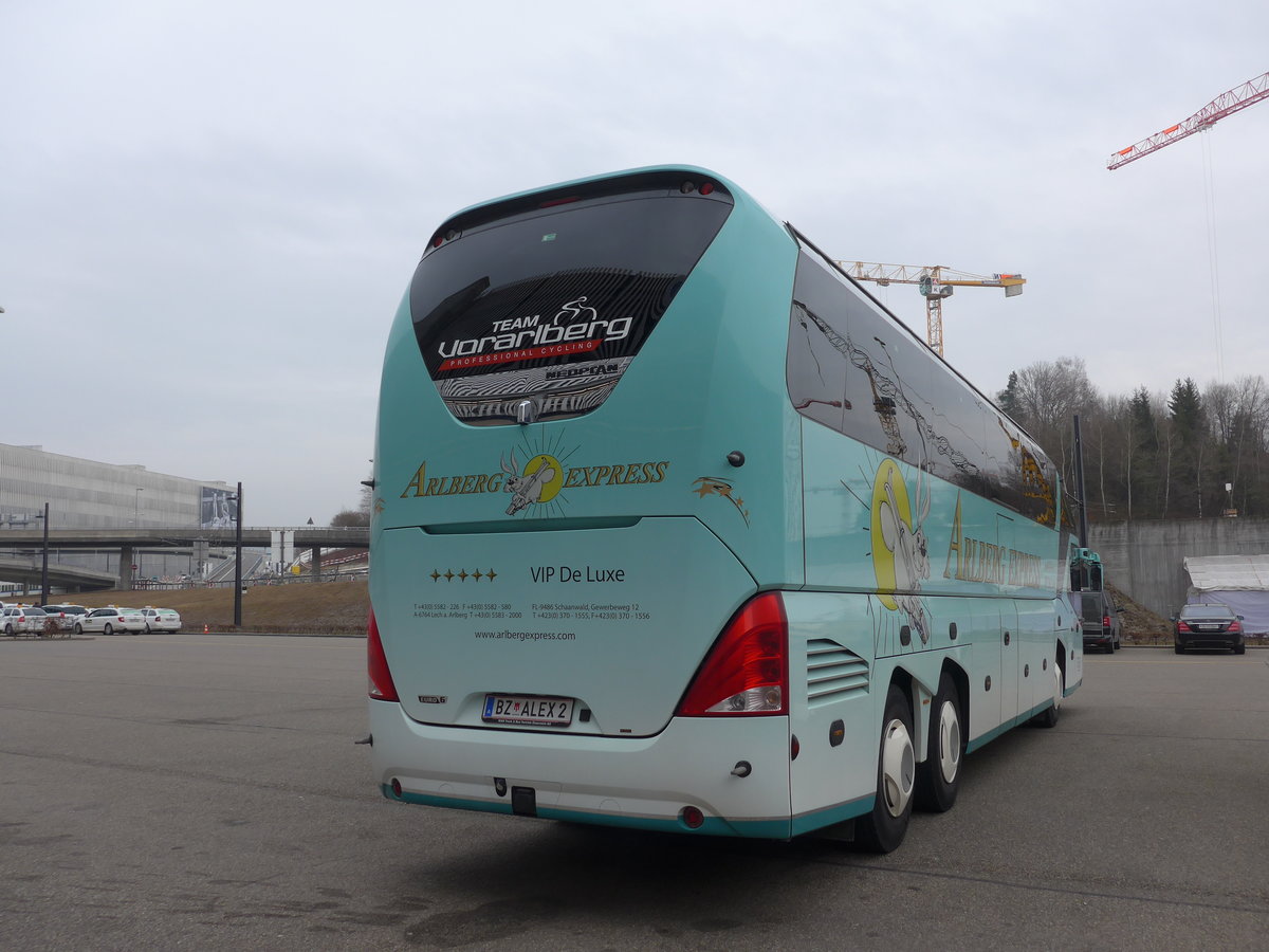 (178'498) - Aus Oesterreich: Fritz, Kl�sterle - BZ ALEX 2 - Neoplan am 10. Februar 2017 in Z�rich, Flughafen