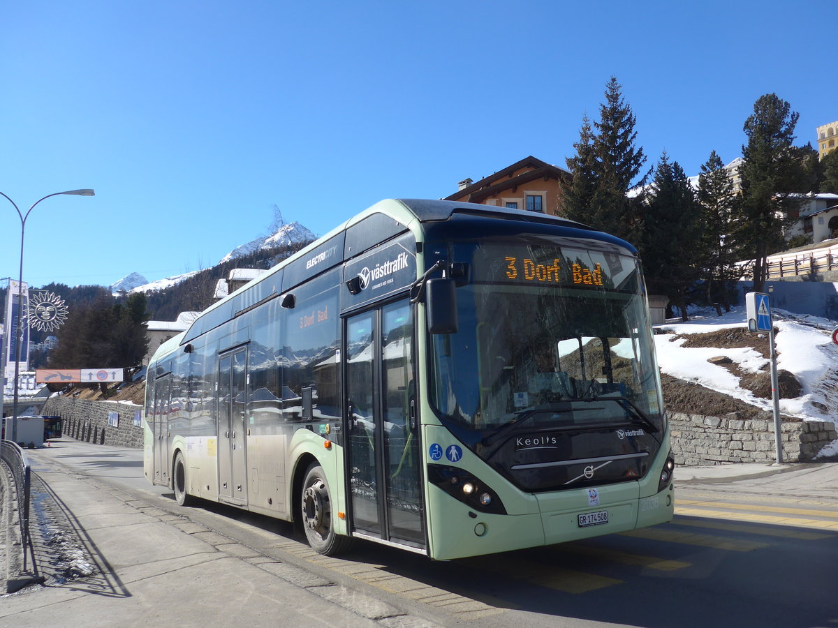 (178'631) - Aus Schweden: Keolis, G�teborg - Nr. 2036/GR 174'508 - Volvo am 18. Februar 2017 beim Bahnhof St. Moritz (Einsatz Chrisma)