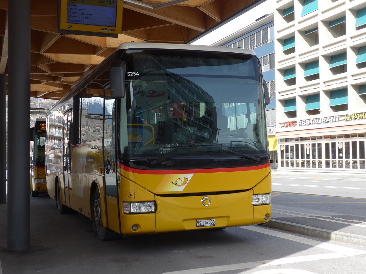 (178'965) - PostAuto Wallis - Nr. 13/VS 116'000 - Irisbus (ex Theytaz, Sion) am 12. M�rz 2017 beim Bahnhof Sion