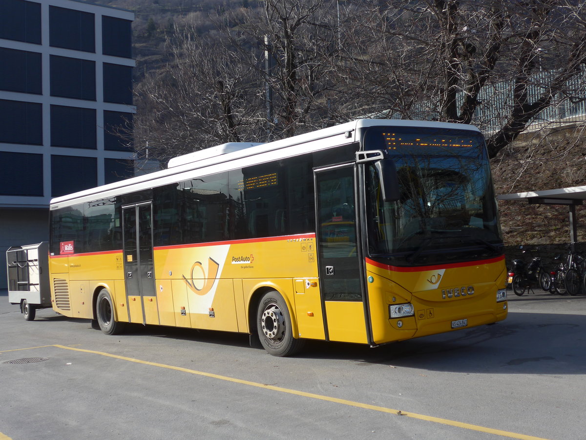 (178'979) - PostAuto Wallis - VS 424'841 - Iveco am 12. M�rz 2017 beim Bahnhof Brig
