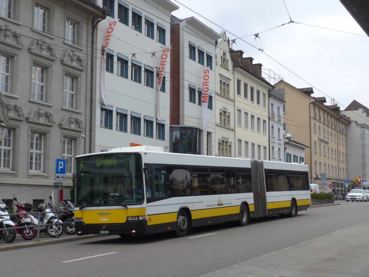 (179'028) - VBSH Schaffhausen - Nr. 18/SH 38'018 - Volvo/Hess am 20. M�rz 2017 beim Bahnhof Schaffhausen