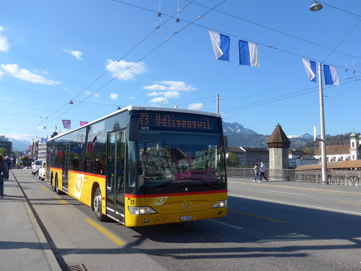 (179'398) - Bucheli, Kriens - Nr. 21/LU 15'030 - Mercedes am 10. April 2017 in Luzern, Bahnhofbr�cke