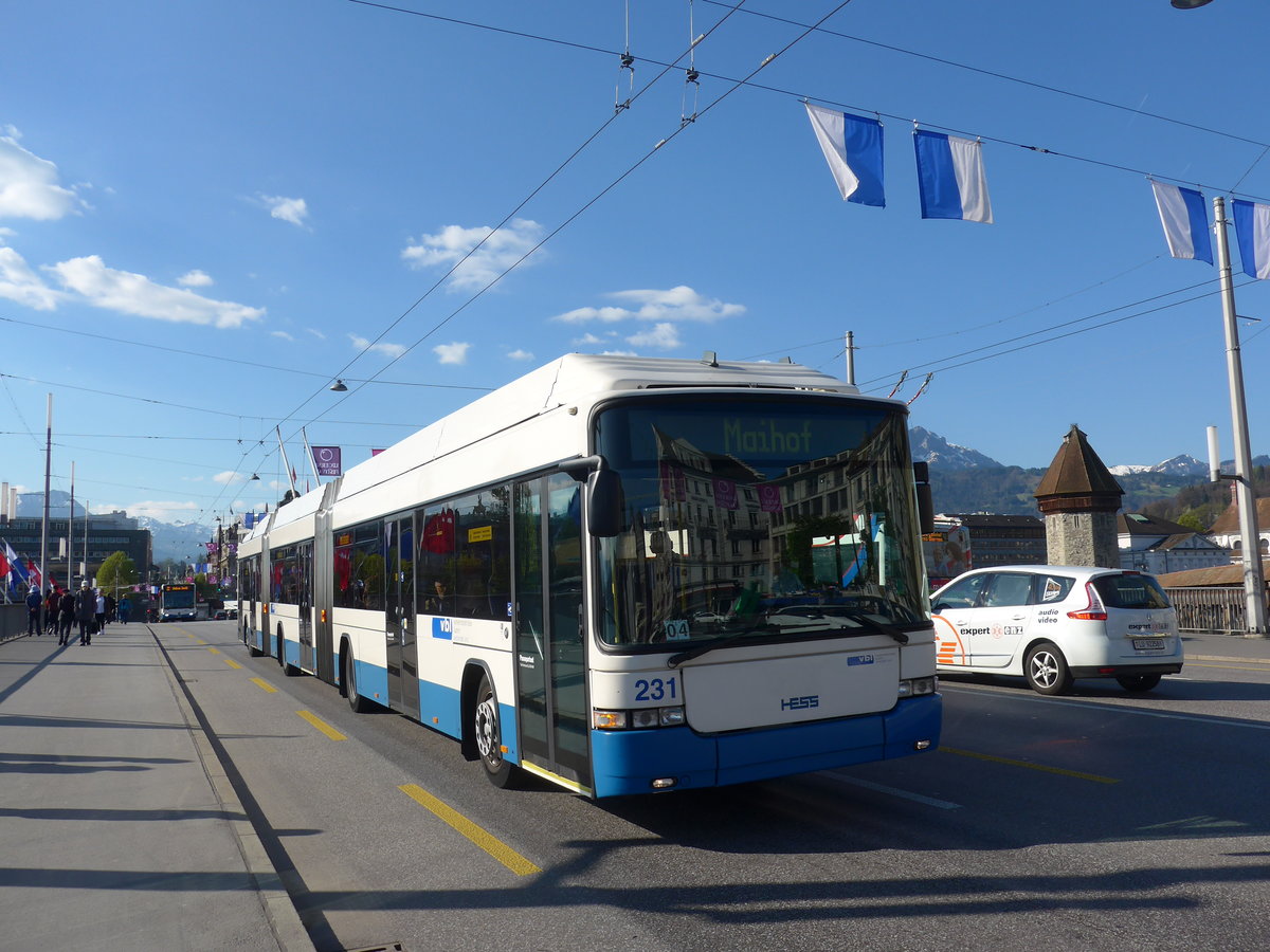 (179'399) - VBL Luzern - Nr. 231 - Hess/Hess Doppelgelenktrolleybus am 10. April 2017 in Luzern, Bahnhofbr�cke