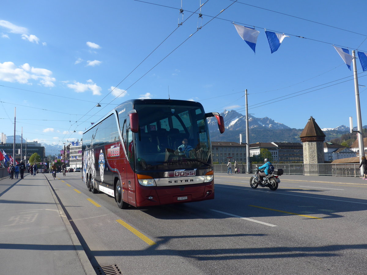 (179'404) - G�ssi, Horw - LU 87'721 - Setra am 10. April 2017 in Luzern, Bahnhofbr�cke