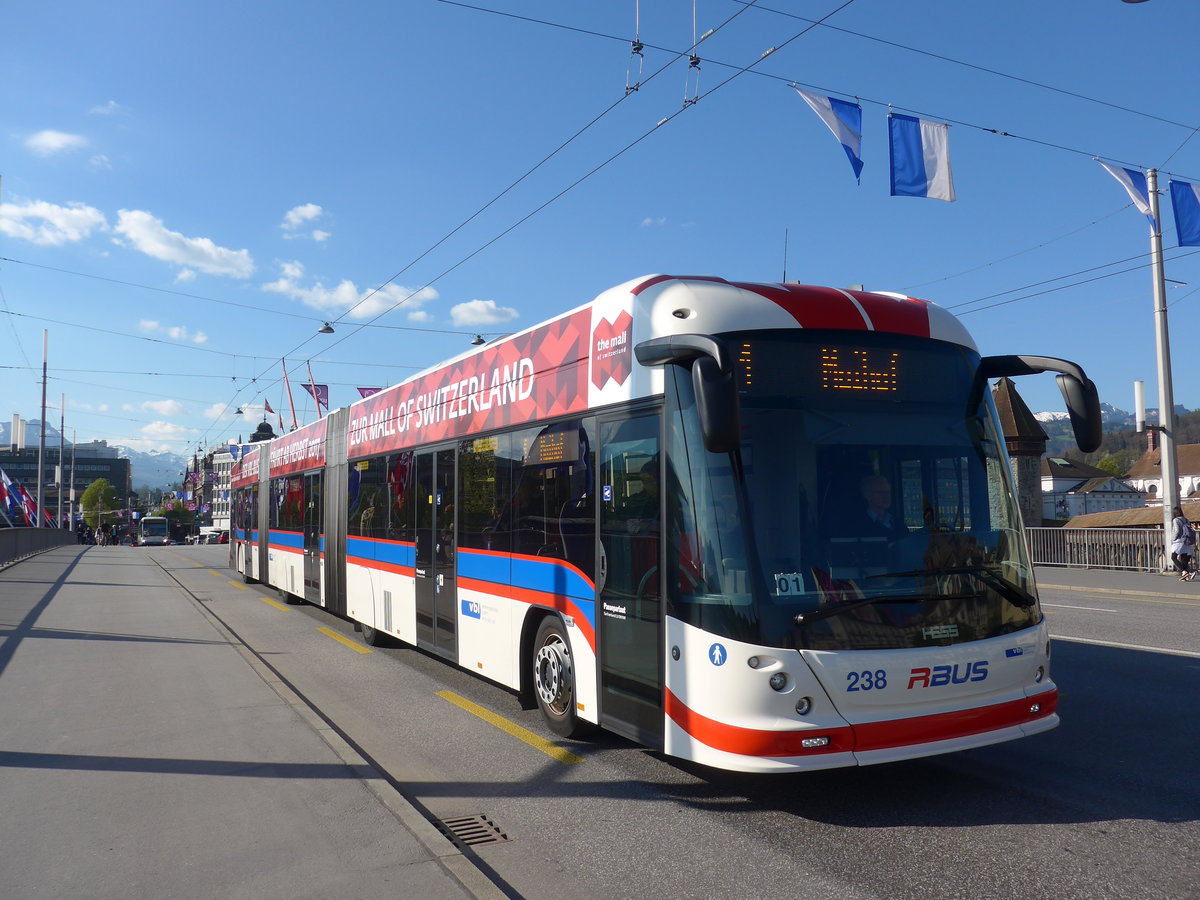 (179'410) - VBL Luzern - Nr. 238 - Hess/Hess Doppelgelenktrolleybus am 10. April 2017 in Luzern, Bahnhofbr�cke