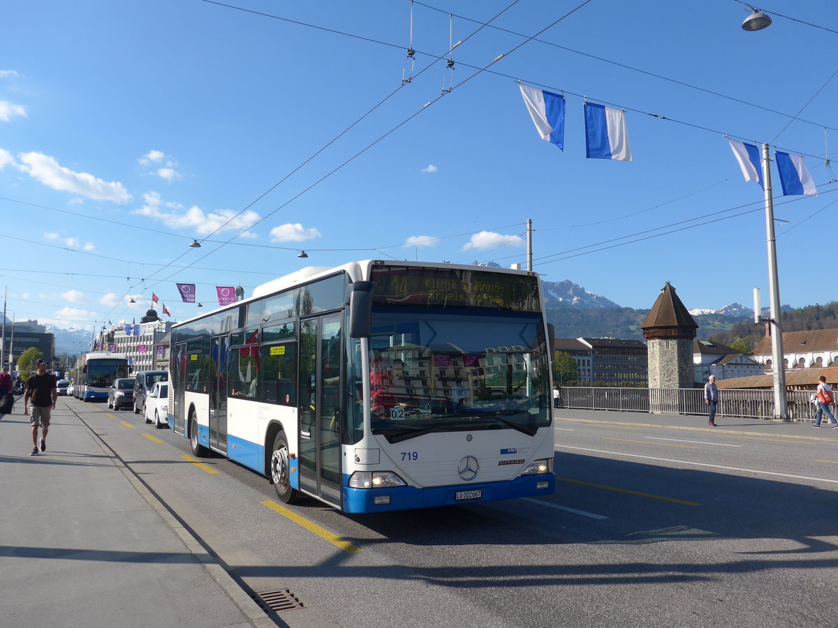 (179'411) - VBL Luzern - Nr. 719/LU 202'667 - Mercedes (ex Heggli, Kriens Nr. 719) am 10. April 2017 in Luzern, Bahnhofbr�cke