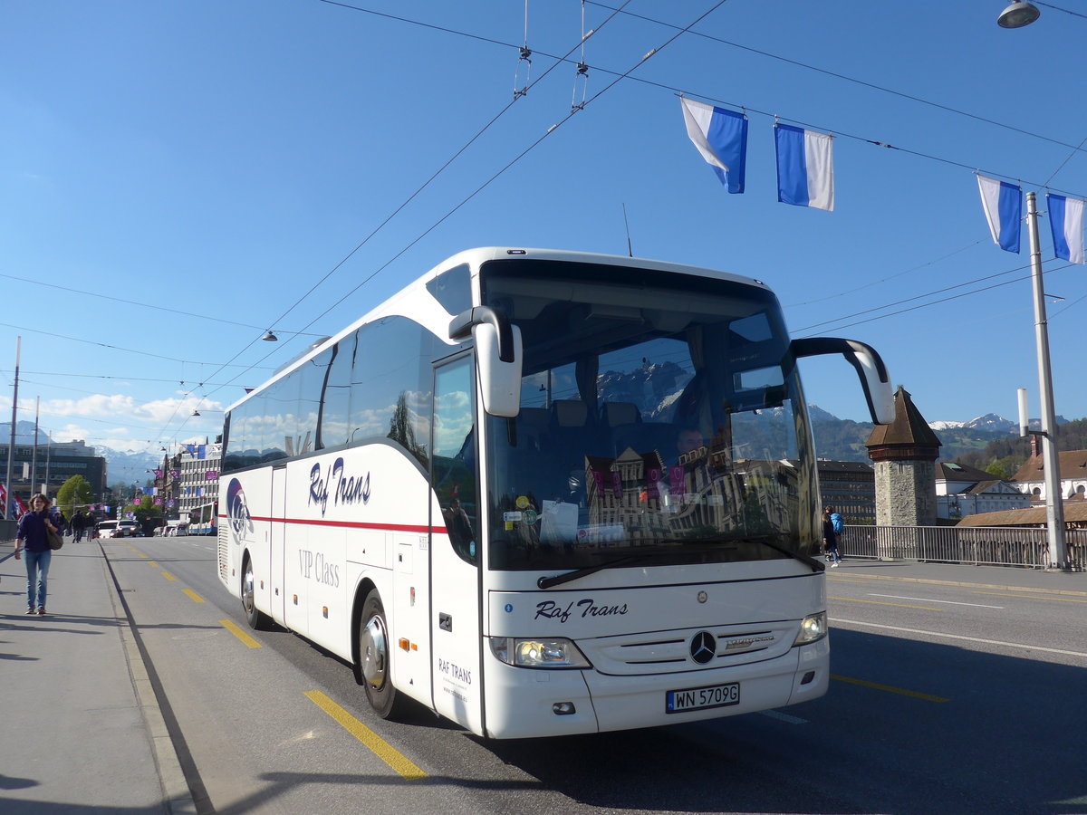 (179'430) - Aus Polen: Raf Trans, Warszawa - WN 5709G - Mercedes am 10. April 2017 in Luzern, Bahnhofbr�cke