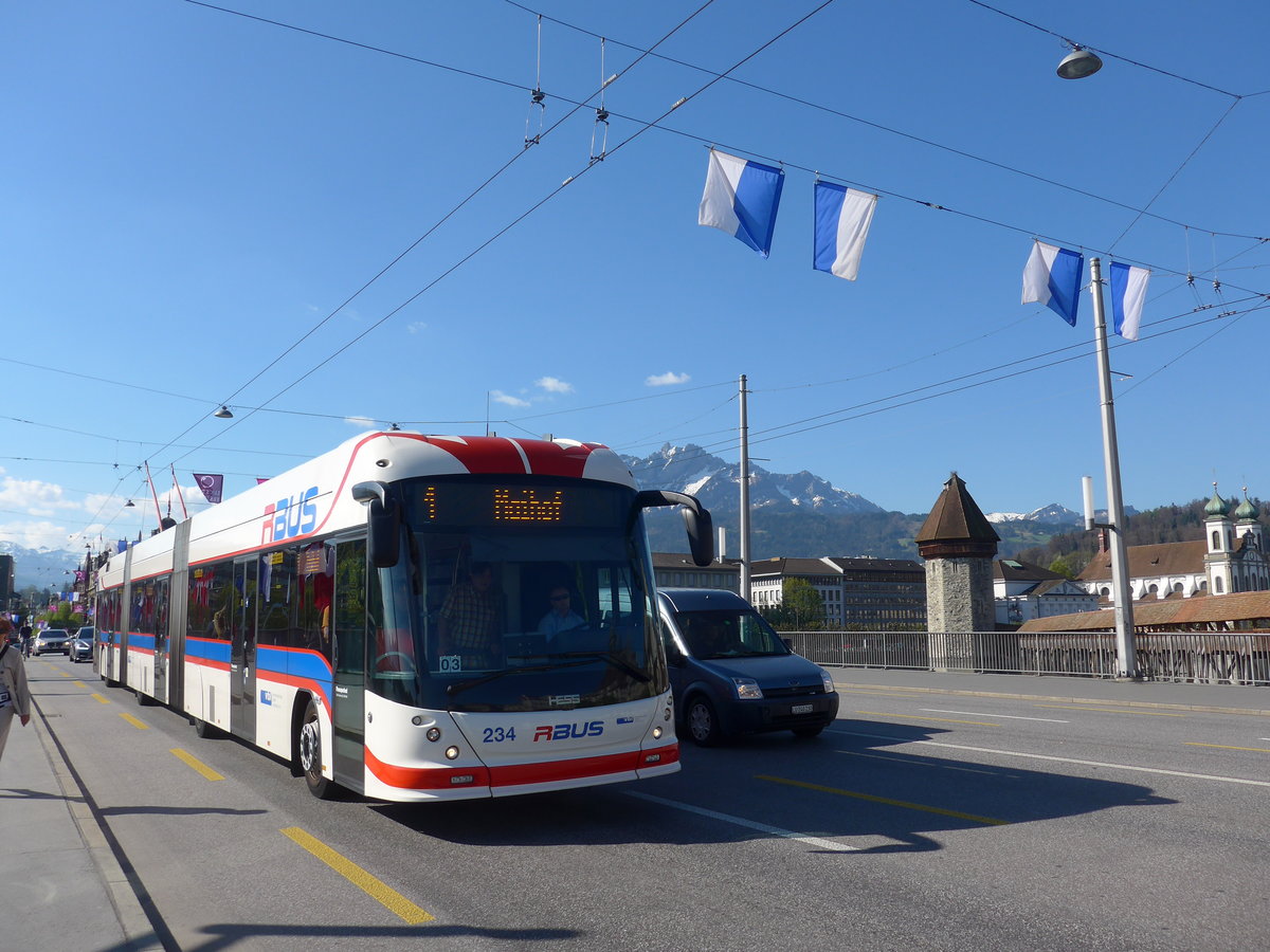 (179'438) - VBL Luzern - Nr. 234 - Hess/Hess Doppelgelenktrolleybus am 10. April 2017 in Luzern, Bahnhofbr�cke