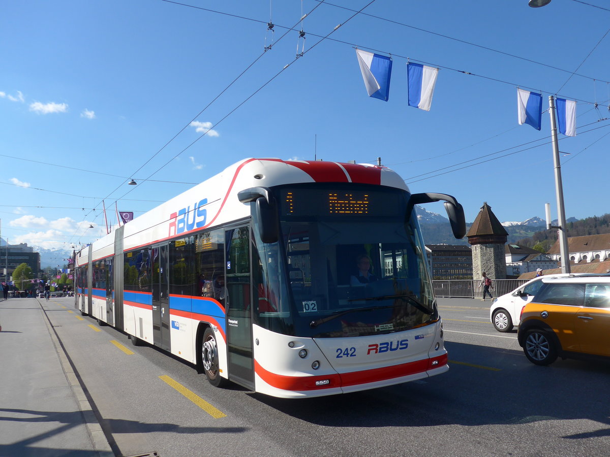 (179'452) - VBL Luzern - Nr. 242 - Hess/Hess Doppelgelenktrolleybus am 10. April 2017 in Luzern, Bahnhofbr�cke