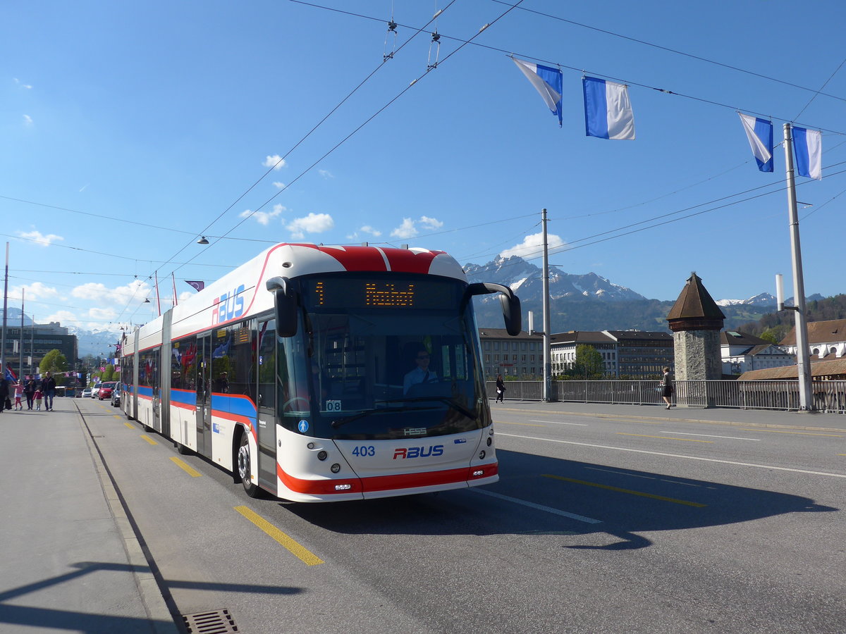 (179'460) - VBL Luzern - Nr. 403 - Hess/Hess Doppelgelenktrolleybus am 10. April 2017 in Luzern, Bahnhofbr�cke