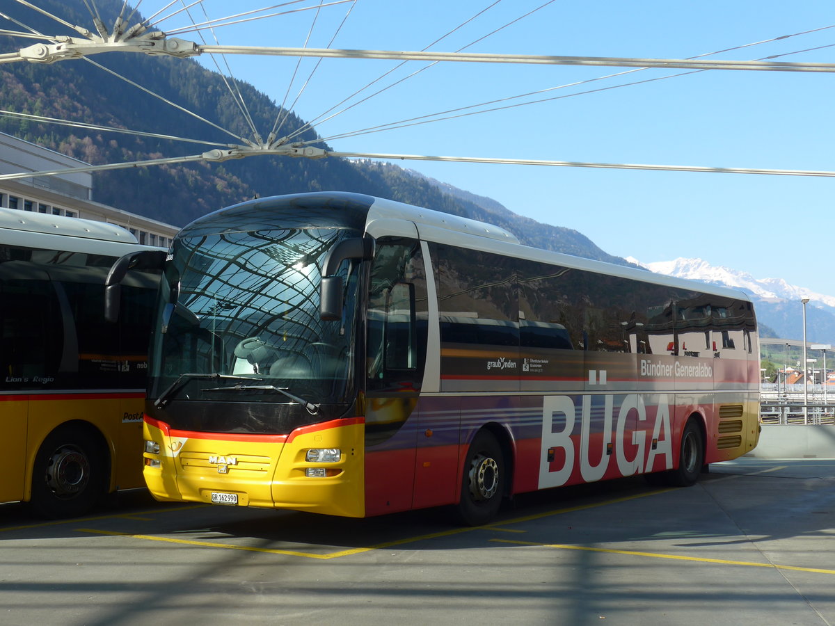 (179'548) - PostAuto Graub�nden - GR 162'990 - MAN am 14. April 2017 in Chur, Postautostation