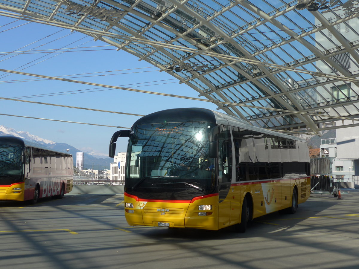 (179'549) - PostAuto Graub�nden - GR 162'987 - MAN am 14. April 2017 in Chur, Postautostation