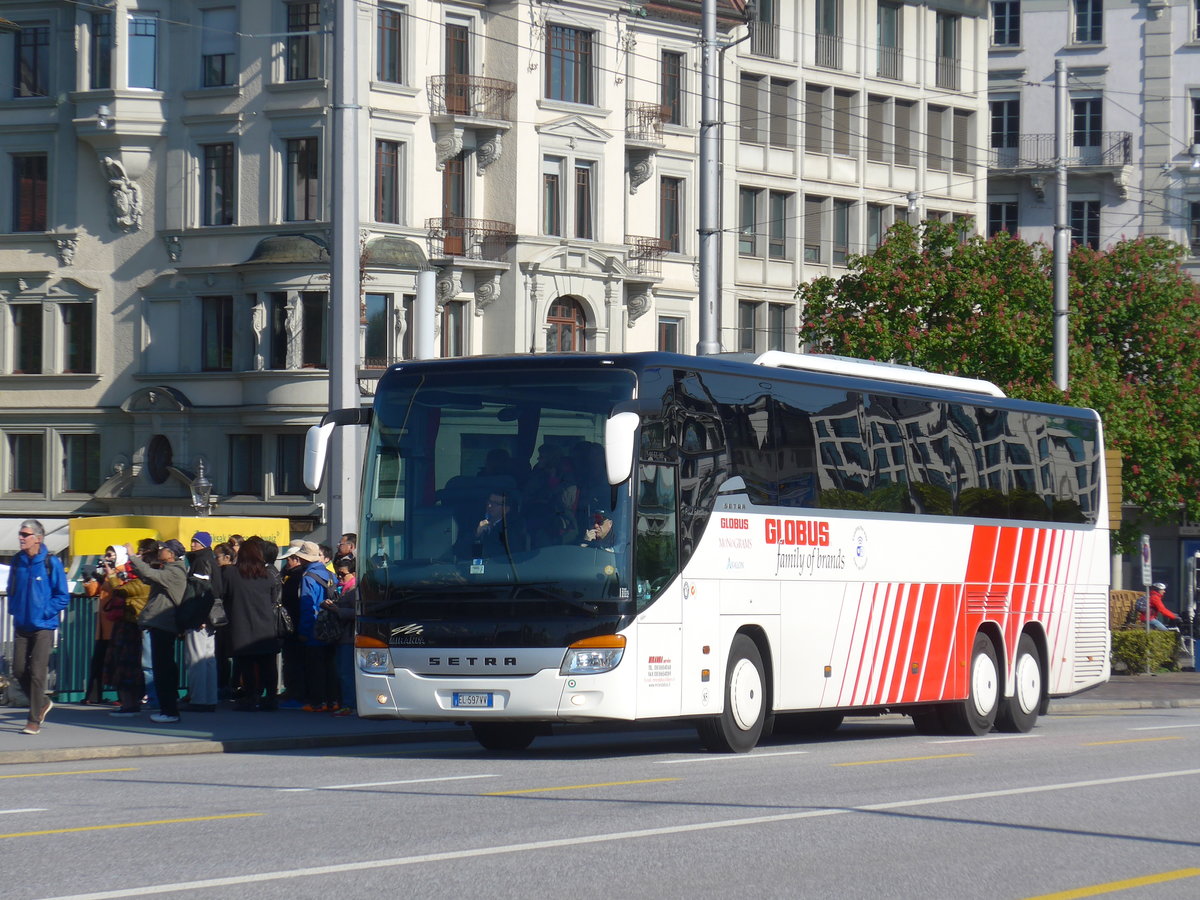 (179'760) - Aus Italien: Miranda, Terzigno - EL-597 VV - Setra am 29. April 2017 in Luzern, Bahnhofbr�cke