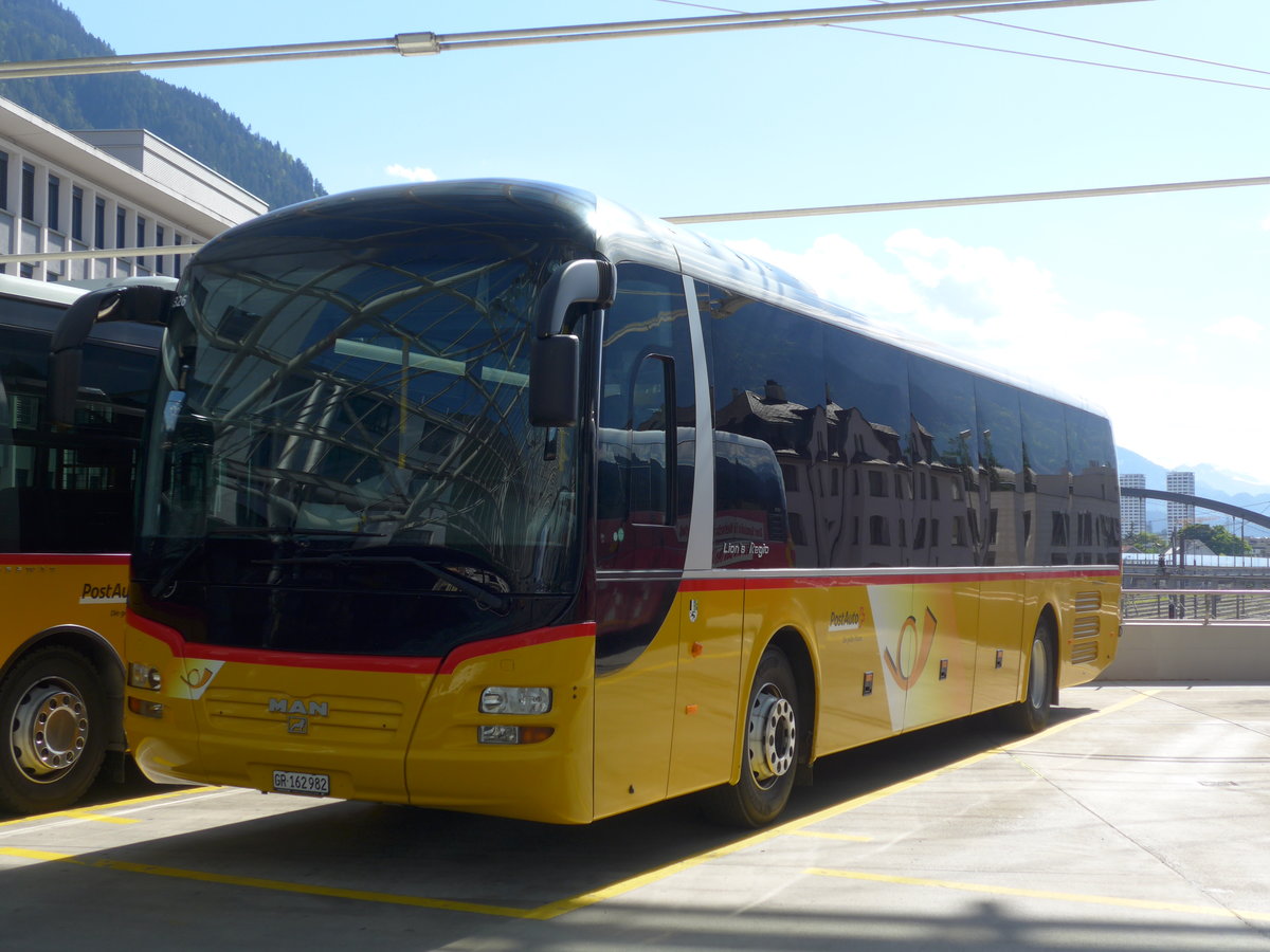 (180'400) - PostAuto Graub�nden - GR 162'982 - MAN am 22. Mai 2017 in Chur, Postautostation