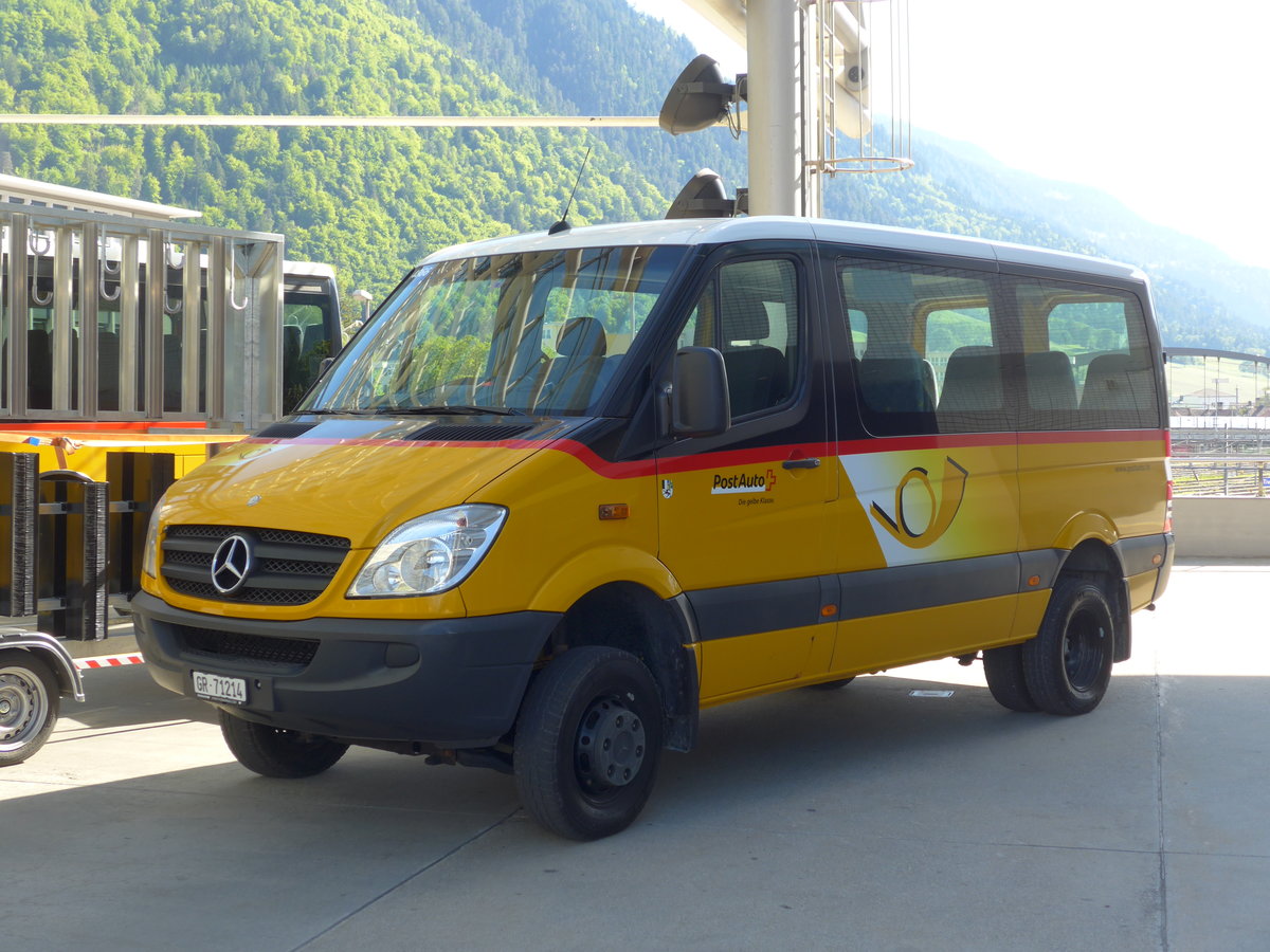 (180'417) - PostAuto Graub�nden - GR 71'214 - Mercedes am 22. Mai 2017 in Chur, Postautostation
