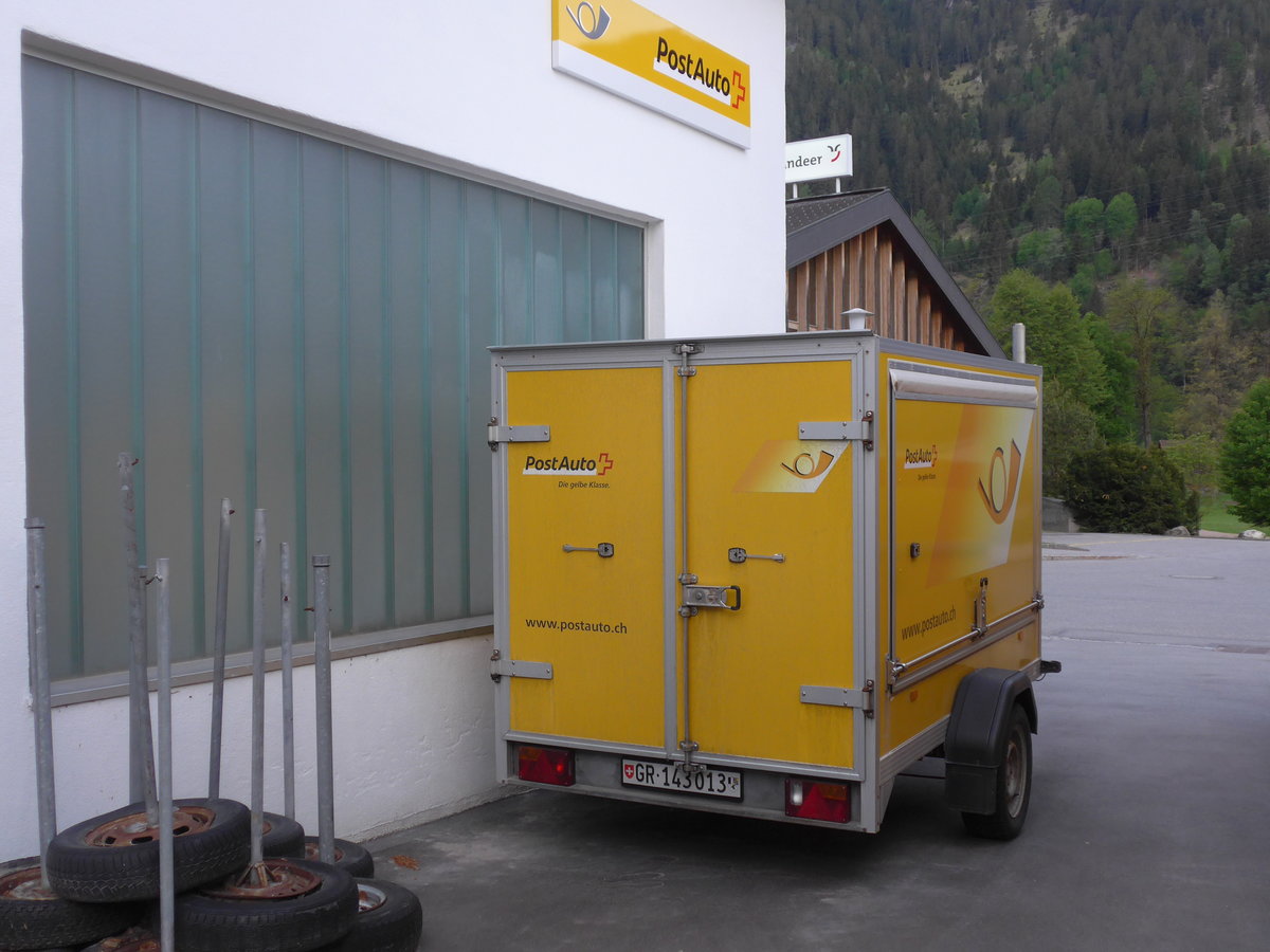 (180'458) - PostAuto Graub�nden - GR 143'013 - Conrad Gep�ckanh�nger am 23. Mai 2017 in Andeer, Garage Mark
