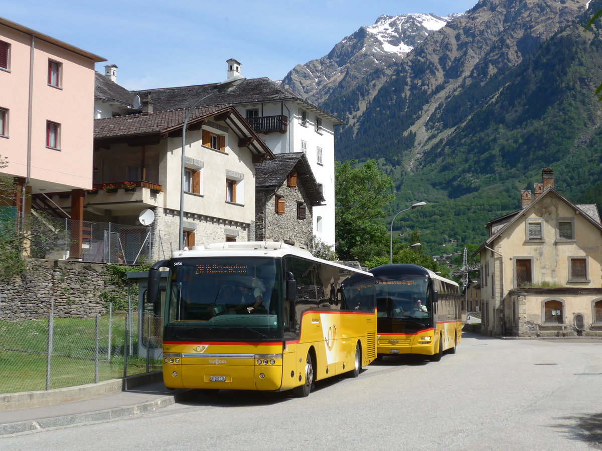 (180'498) - TpM, Mesocco - Nr. 16/GR 108'016 - Van Hool (ex PostAuto Graub�nden) am 23. Mai 2017 in Mesocco, Stazione