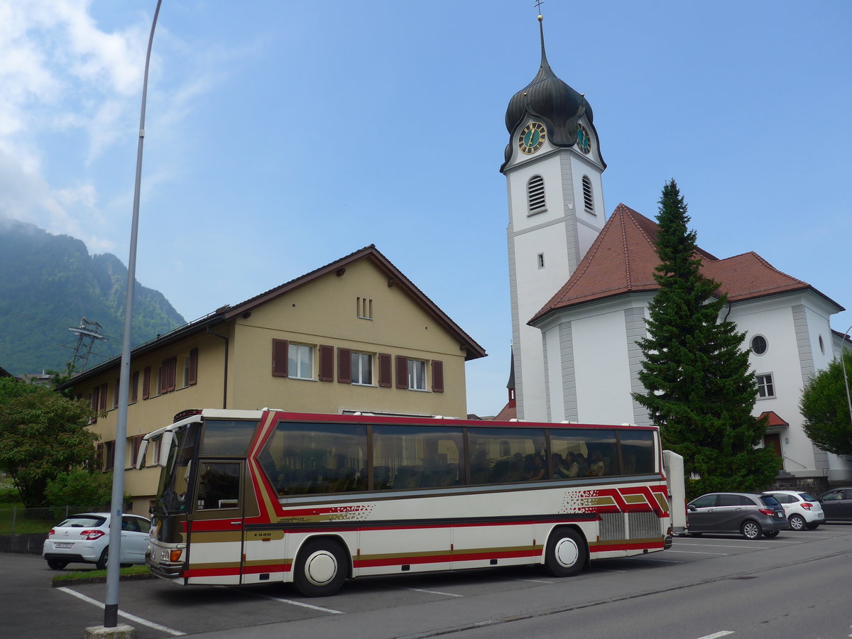 (180'715) - Traversa, Mels - SG 223'031 - Dr�gm�ller/Mercedes am 24. Mai 2017 in Beckenried, Seestrasse