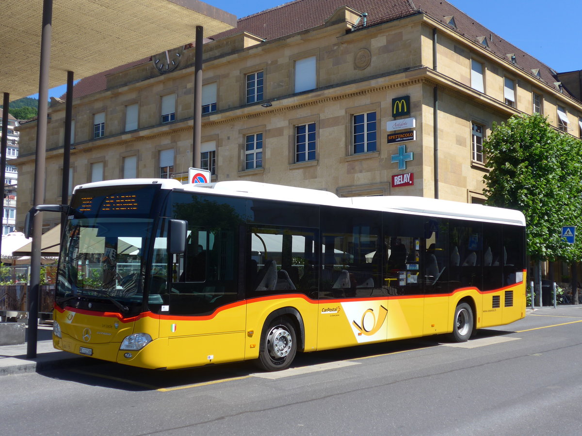(181'208) - CarPostal Ouest - NE 112'588 - Mercedes am 18. Juni 2017 beim Bahnhof Neuch�tel