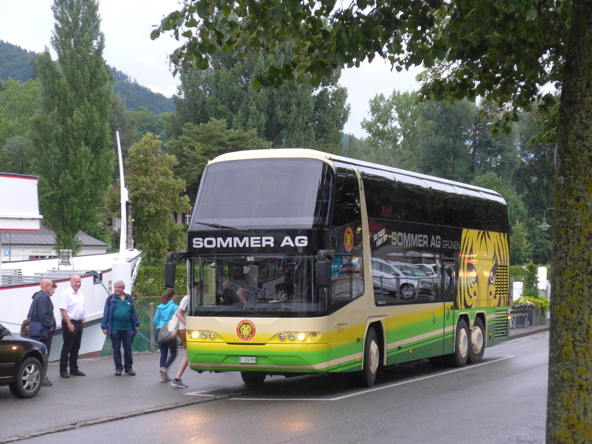(181'602) - Sommer, Gr�nen - BE 226'999 - Neoplan am 28. Juni 2017 bei der Schiffl�ndte Thun
