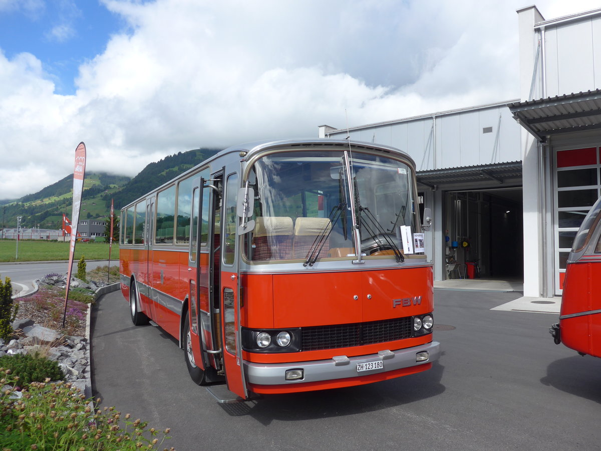 (181'618) - FBW-Club, M�nnedorf - ZH 123'180 - FBW/R&J (ex Tiemann, Oetwil Nr. 19; ex W�est, Brittnau; ex Wespe, Altst�tten; ex AFA Adelboden Nr. 19) am 1. Juli 2017 in Frutigen, Garage AFA