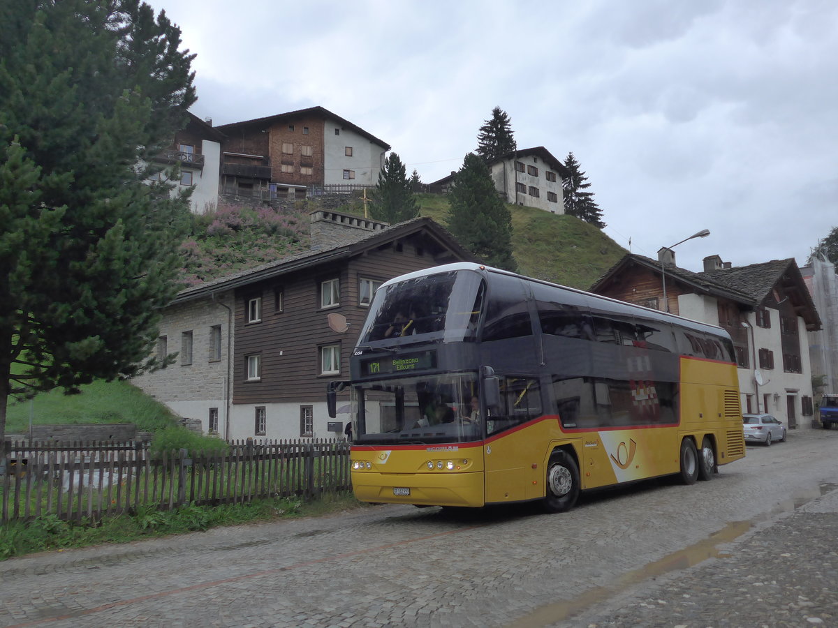 (182'244) - PostAuto Graub�nden - GR 162'999 - Neoplan am 24. Juli 2017 in Spl�gen, Dorf (prov. Haltestelle)
