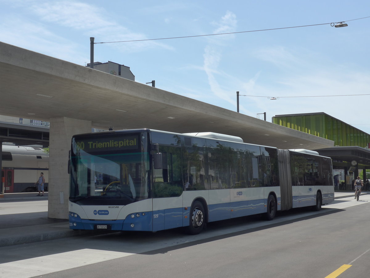 (182'642) - VBZ Z�rich - Nr. 529/ZH 730'529 - Neoplan am 3. August 2017 beim Bahnhof Z�rich-Oerlikon