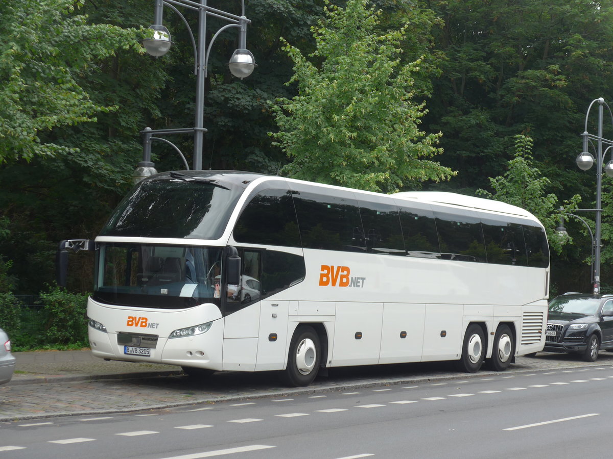 (183'267) - BVG Berlin - B-VB 3205 - Neoplan am 10. August 2017 in Berlin, Brandenburger Tor