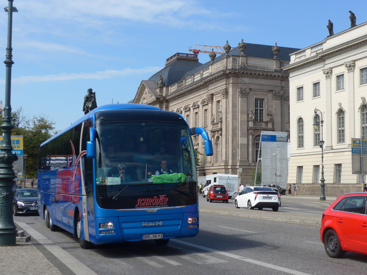 (183'333) - Schr�der, Rostock - DBR-HW 91 - MAN am 10. August 2017 in Berlin, Staatsoper