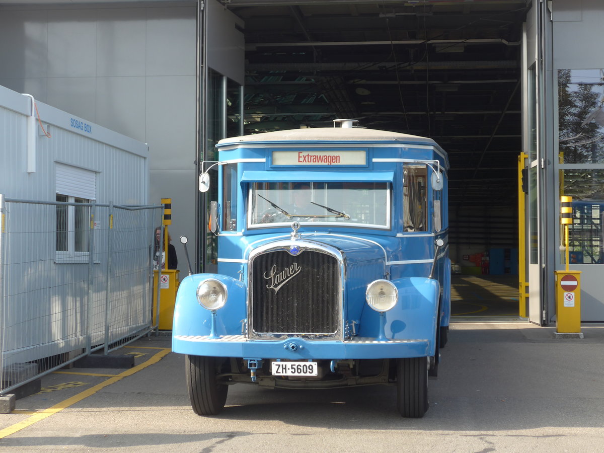 (183'687) - VBZ Z�rich - Nr. 9/ZH 5609 - Saurer/SWS (ex Bamert, Wollerau; ex BBA Aarau Nr. 1; ex VBZ Z�rich Nr. 209; ex VBZ Z�rich Nr. 9) am 20. August 2017 in Z�rich, Garage Hardau