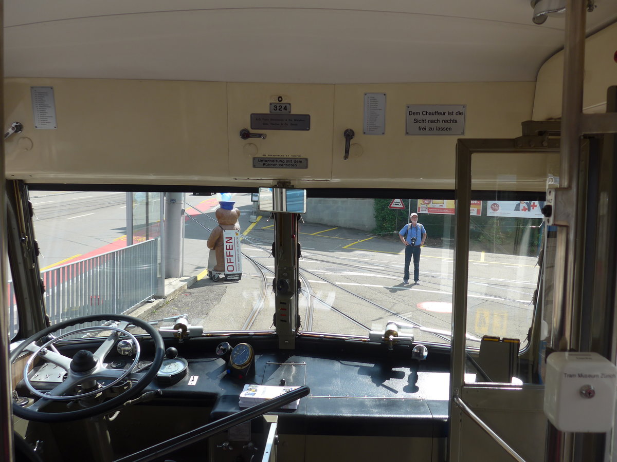 (183'737) - VBZ Z�rich (TMZ) - Nr. 324/ZH 66'324 - FBW/T�scher (ex Privat; ex VBZ Z�rich Nr. 324) am 20. August 2017 in Z�rich, Burgwies (Innenaufnahme)