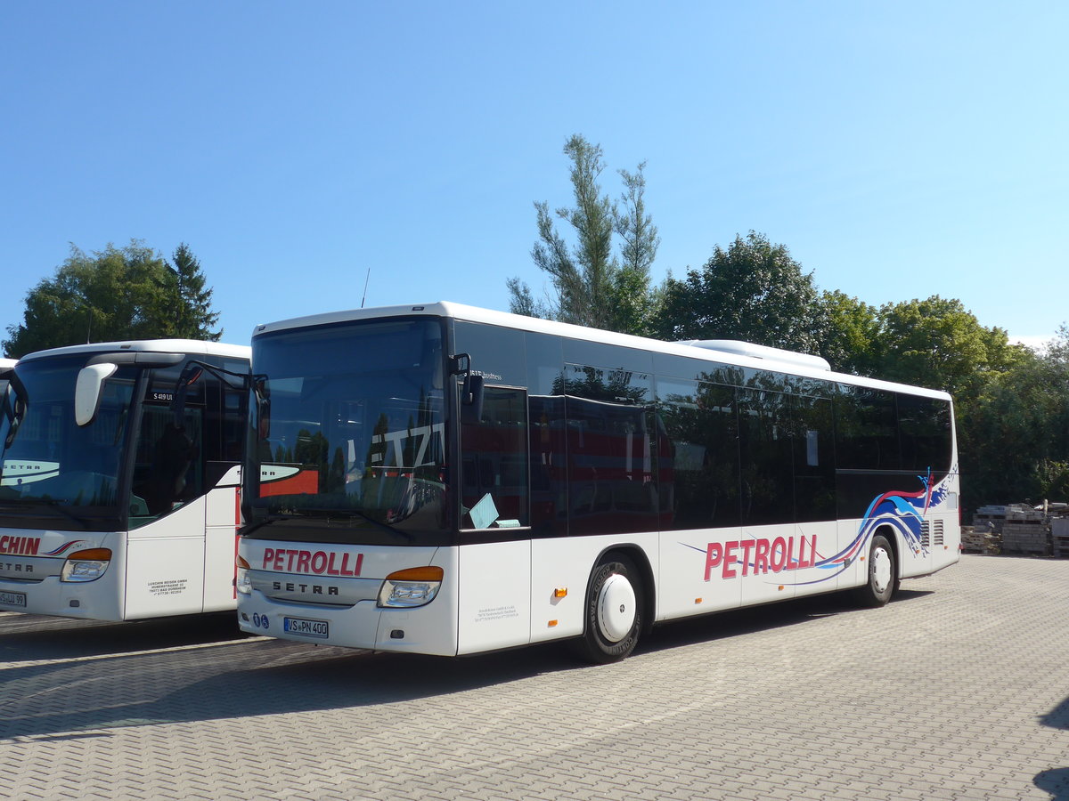 (183'893) - Petrolli, Niedereschach - VS-PN 400 - Setra am 23. August 2017 in Bad D�rrheim, Garage Luschin