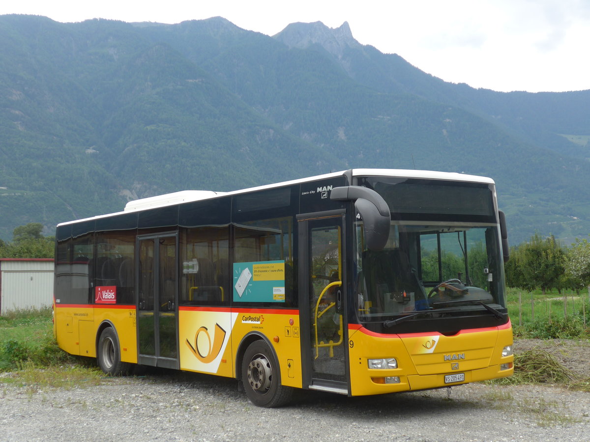 (184'047) - PostAuto Wallis - Nr. 9/VS 205'491 - MAN/G�ppel (ex PostAuto Bern) am 24. August 2017 in Leytron, Garage Buchard