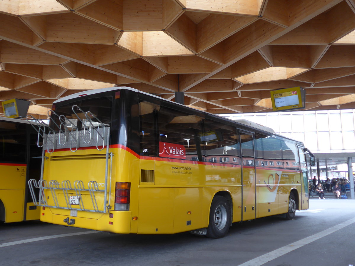 (184'070) - Ev�quoz, Erde - VS 3291 - Volvo am 24. August 2017 beim Bahnhof Sion