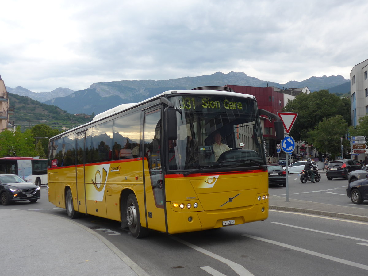 (184'085) - Ev�quoz, Erde - VS 60'650 - Volvo am 24. August 2017 beim Bahnhof Sion