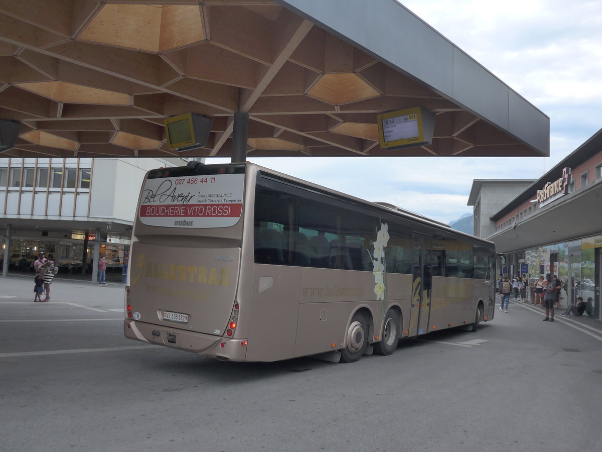 (184'090) - Ballestraz, Gr�ne - VS 105'182 - Irisbus am 24. August 2017 beim Bahnhof Sion
