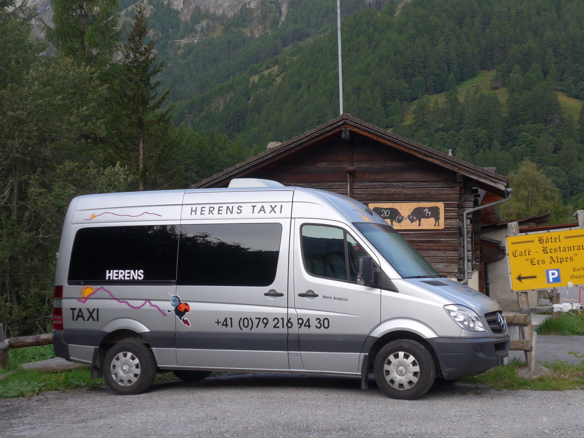 (184'101) - Anz�vui, Les Haud�res - VS 373'400 - Mercedes am 25. August 2017 in Les Haud�res, H�tel Les Alpes