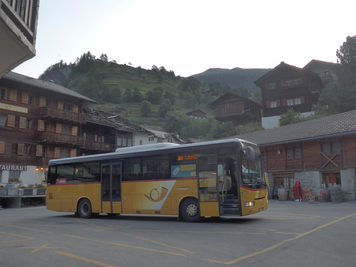 (184'110) - PostAuto Wallis - Nr. 6/VS 355'168 - Irisbus am 25. August 2017 in Les Haud�res, Post