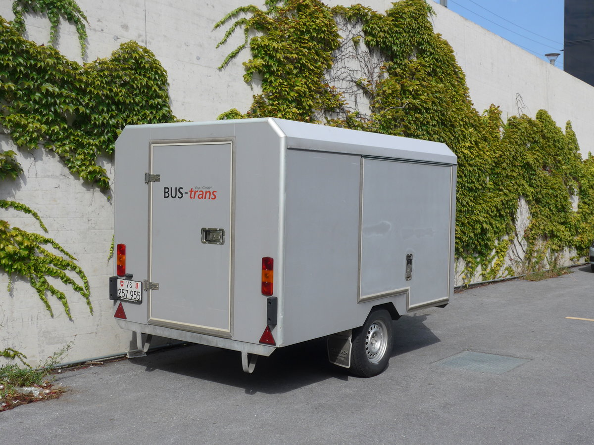 (184'249) - BUS-trans, Visp - VS 257'955 - Car-Tech Gep�ckanh�nger am 25. August 2017 beim Bahnhof Visp