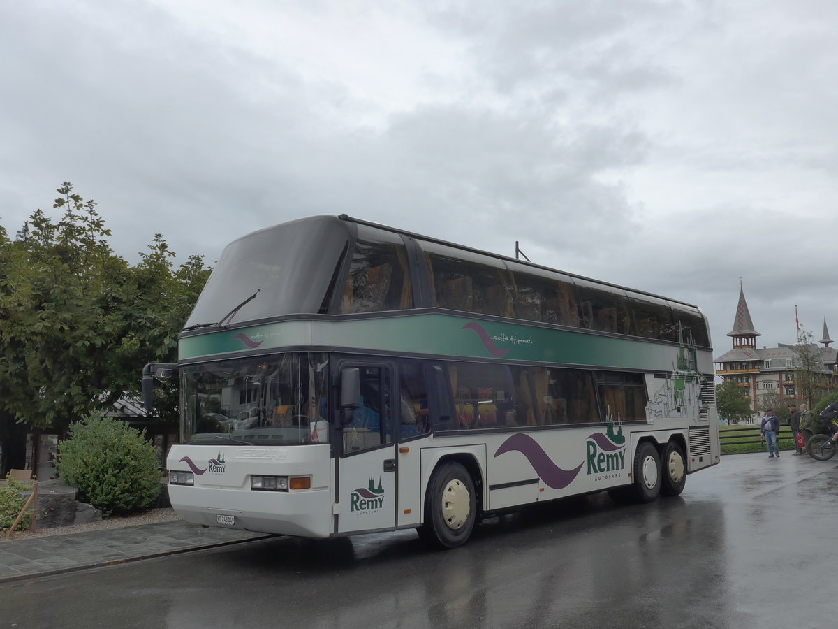(184'710) - Remy, Lausanne - VD 248'049 - Neoplan am 10. September 2017 in Fl�eli-Ranft, Dorf