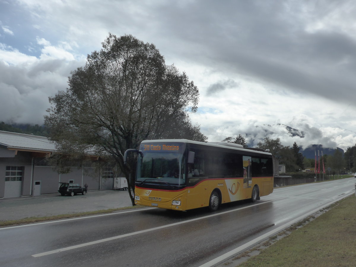 (184'813) - PostAuto Graub�nden - GR 102'562 - Iveco am 16. September 2017 in Cazis, B�ndner Arena