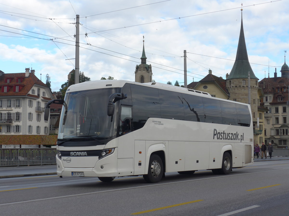 (185'112) - Aus Polen: Pastuszak, Krak�w - KR 875XV - Scania/Higer am 18. September 2017 in Luzern, Bahnhofbr�cke