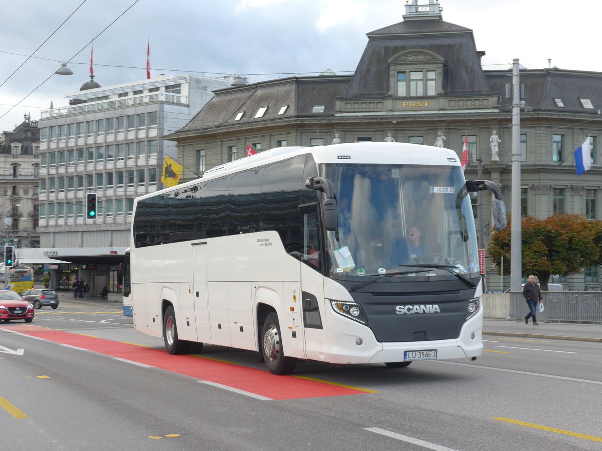 (185'123) - Aus Polen: ??? - LU 356EJ - Scania/Higer am 18. September 2017 in Luzern, Bahnhofbr�cke