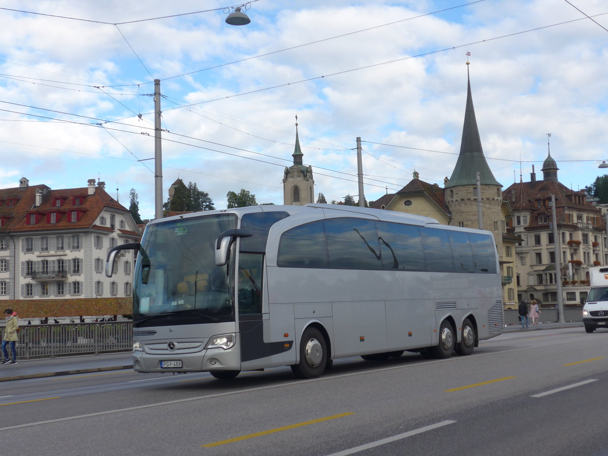 (185'126) - Aus Ungarn: Busline - PGY-468 - Mercedes am 18. September 2017 in Luzern, Bahnhofbr�cke