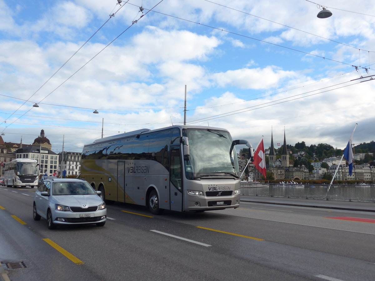 (185'139) - VBL Luzern - Nr. 804/LU 254'230 - Volvo am 18. September 2017 in Luzern, Bahnhofbr�cke
