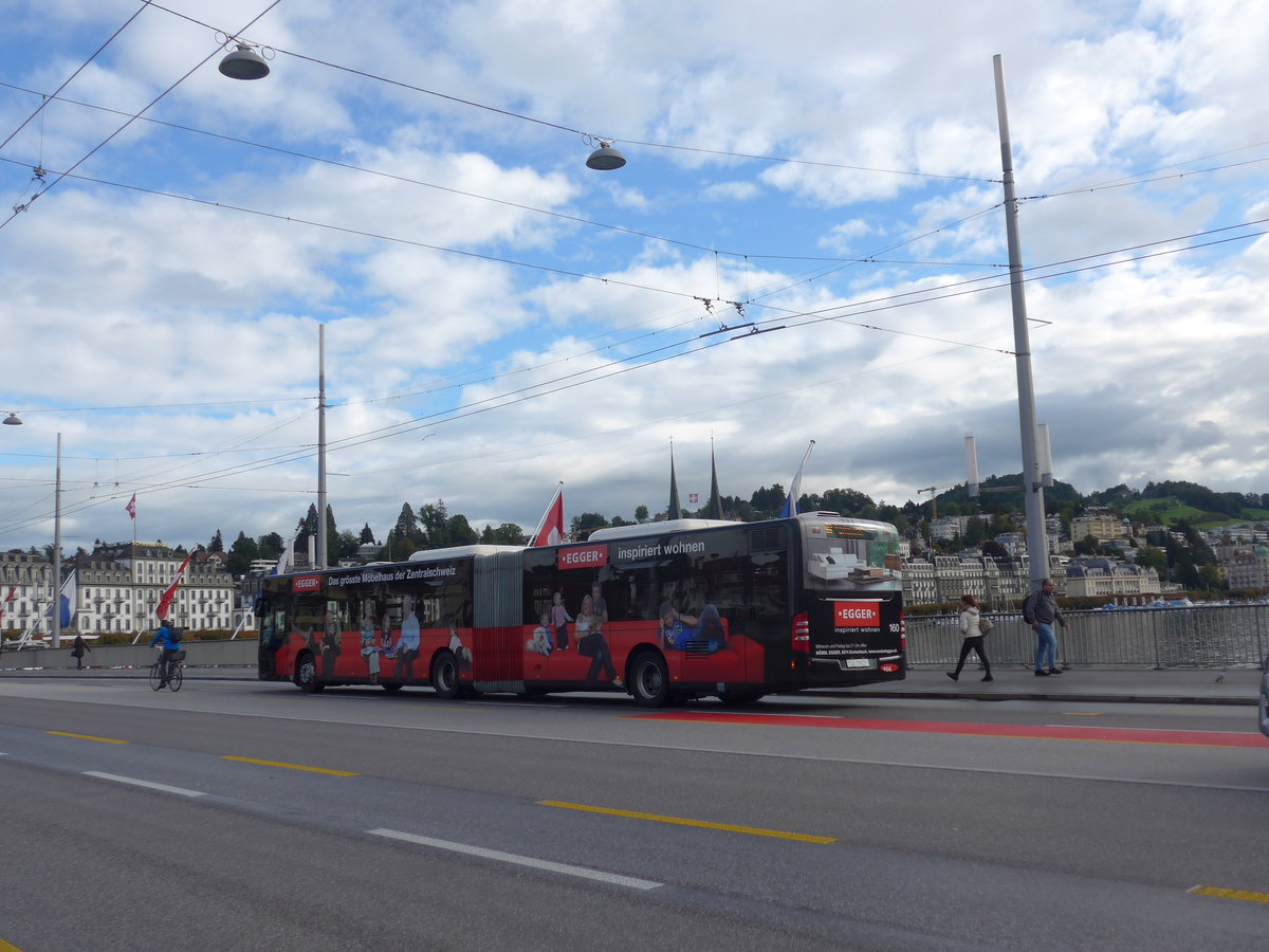 (185'140) - VBL Luzern - Nr. 160/LU 15'023 - Mercedes am 18. September 2017 in Luzern, Bahnhofbr�cke